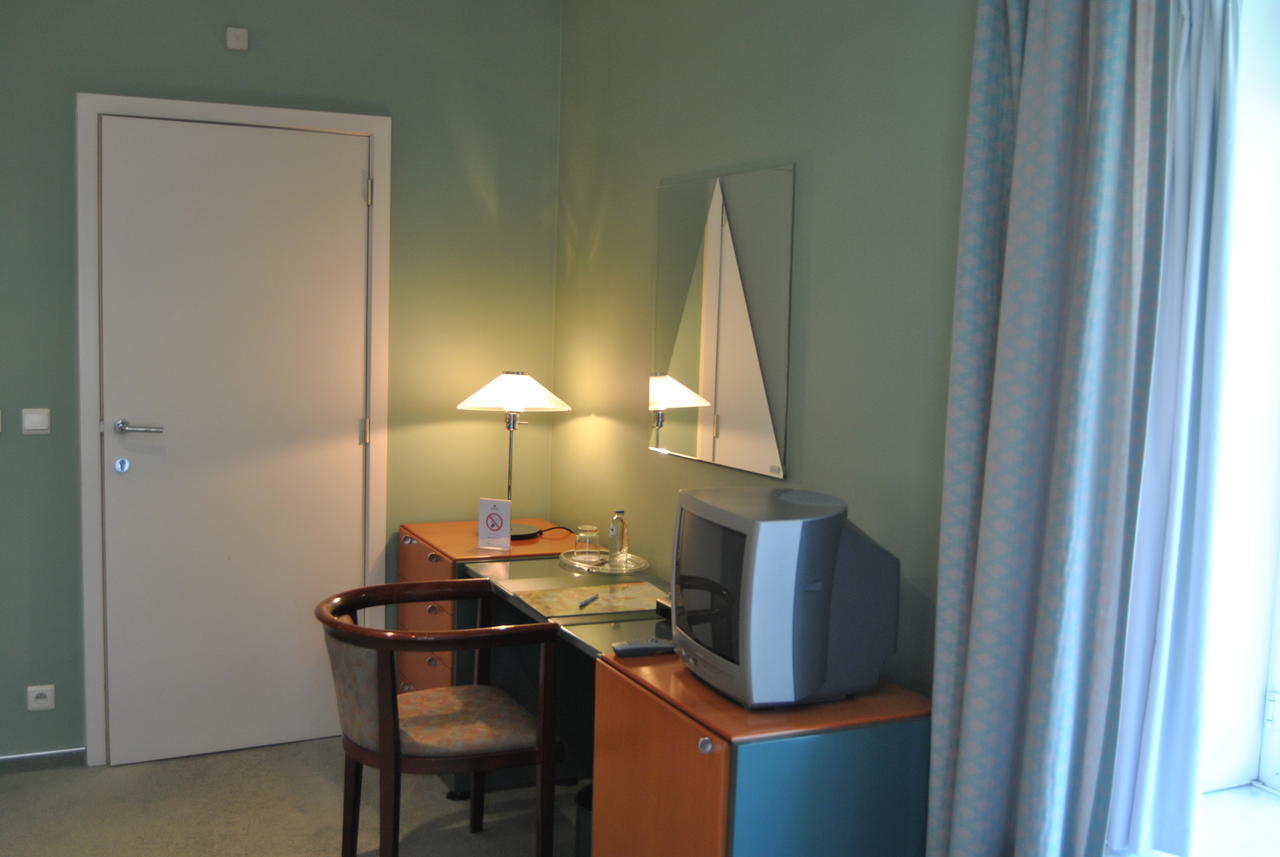 Greenpark Hotel Sint-Pieters-Leeuw Oda fotoğraf